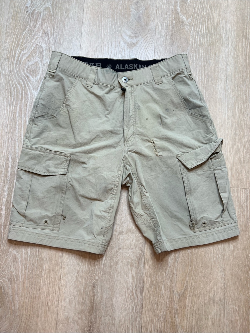 Duluth Trading Co. *FLAWS* Alaskan Hardgear Work Cargo Shorts Men’s 34 Standard